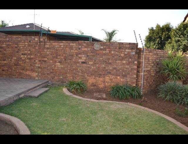 3 BEDROOM CLUSTER FOR SALE IN DALPARK EXT 1